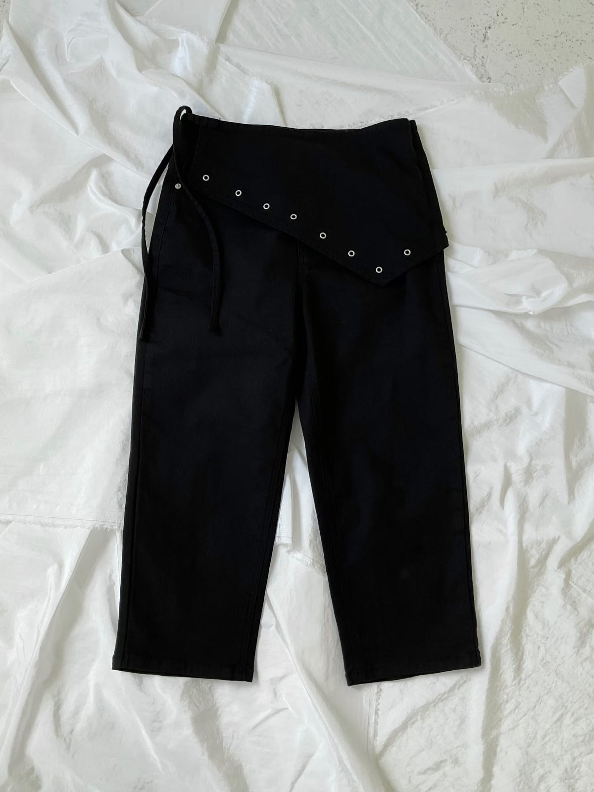 Grommet Overlay Cropped Trousers