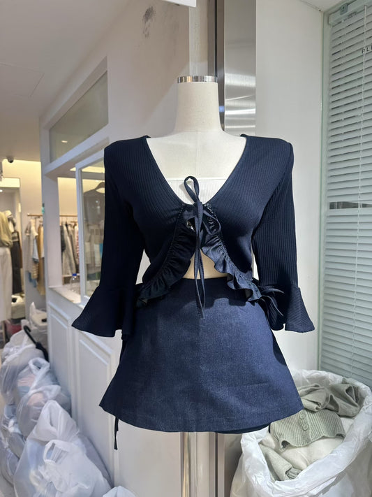 [ 🆕 氣質女生 🫐 Ruffle 綁帶短 Top ] Ruffle Around Tie Up Top - 2 colours