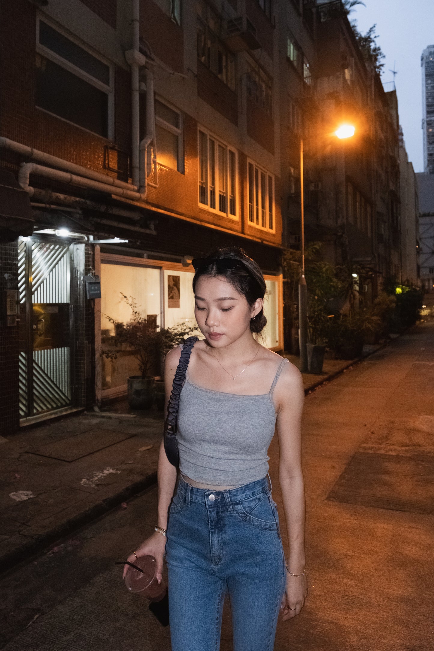 [ 不一樣的小背心 ]Twisting Backless Padded Top - Grey