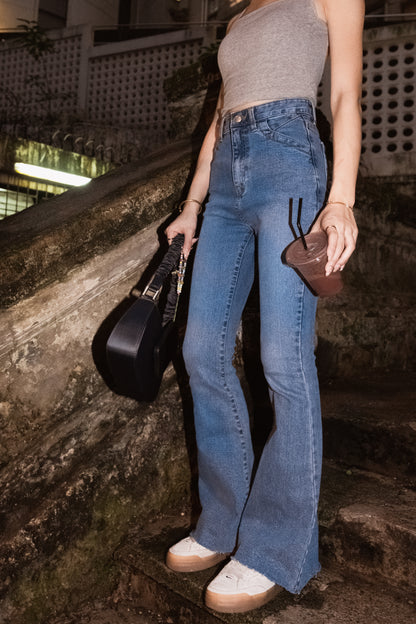 [ 骨感 get! 高腰彈性貼身叭牛! ]Blue Whale High-rise Skinny Flare Jeans