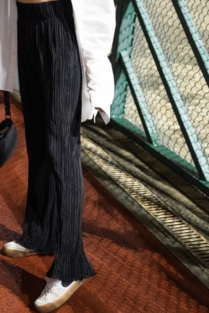 [ 與別不同的垂感休閒褲~ ] Free-flowing Super High-rise Elastic Pants - Black